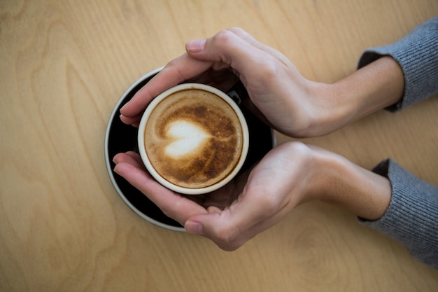 Tenue femme, tasse café, sur, table