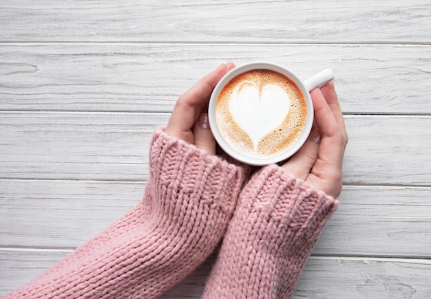 Tenue femme, tasse café