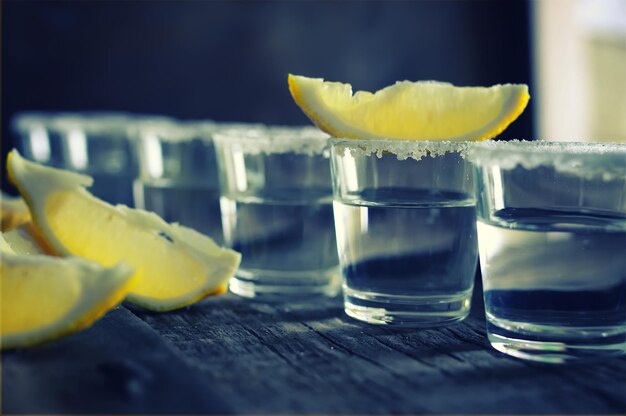 Tequila blanc sel citron couleur bois