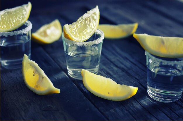 Tequila blanche sel citron couleur bois