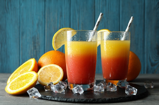 Tequila Sunrise cocktails et ingrédients contre bois