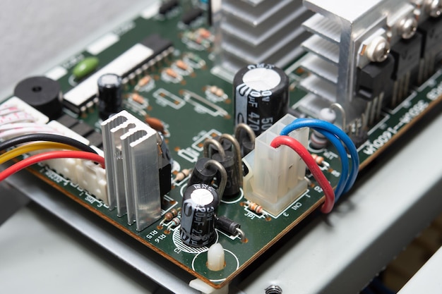 Terminal électrique dans la boîte de raccordement