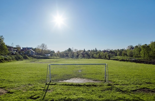 Terrain de football à la campagne