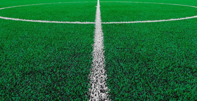 Photo terrain de football en gazon artificiel avec ligne de repère centrale