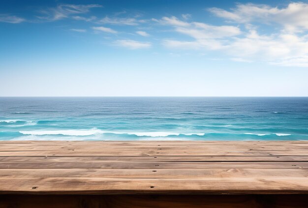 terrasse en bois avec plage en arrière-plan