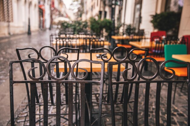Photo terrasse d'un café sans clients