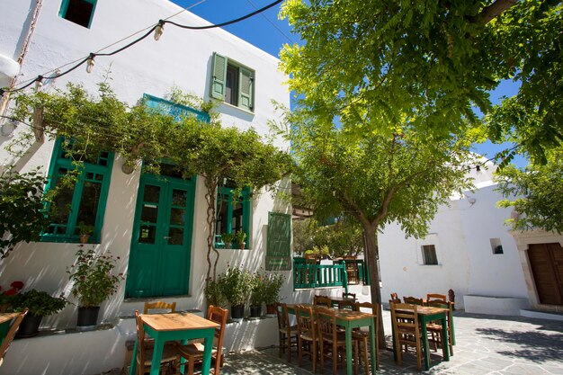 Terrasse grecque typique à Folegandros