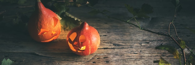 Tête de citrouille d&#39;Halloween feuilles en bois