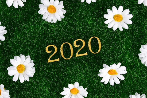 Texte Créatif Bonne Année 2020 écrit En Lettres En Bois Dorées.