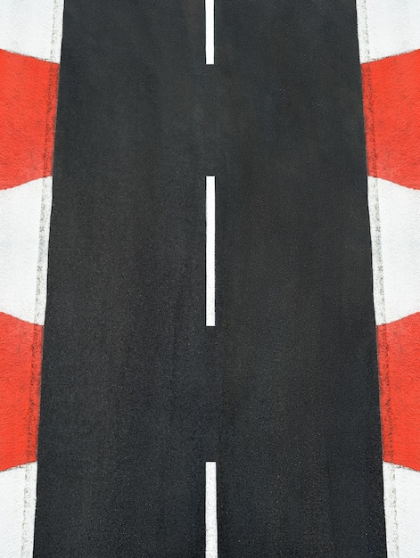 Texture de l'asphalte de course automobile et du trottoir de la piste du Grand Prix