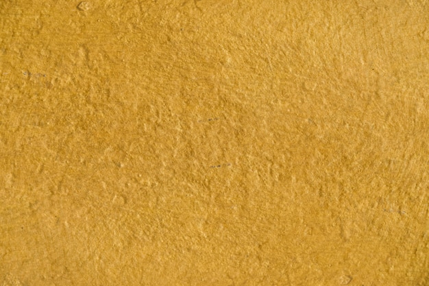 Texture béton doré. Couleur or peint sur le mur de ciment