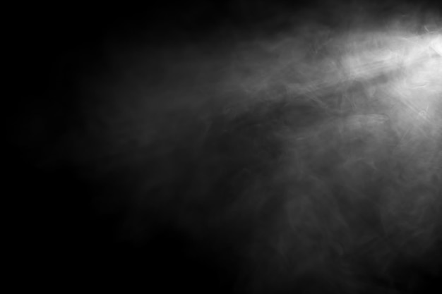 Texture de brouillard mystique sur fond noir
