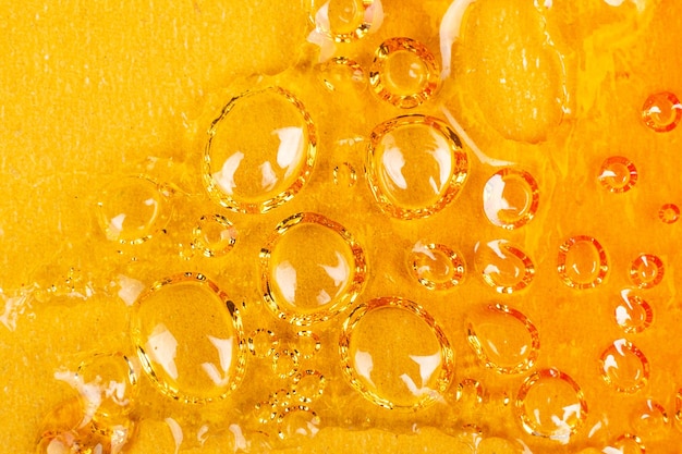 Texture de cire dorée de cannabis, teneur élevée en THC.