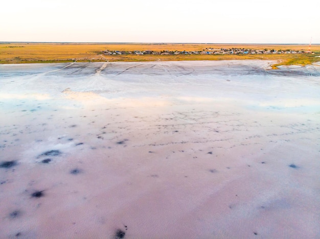 La texture du lac salé La vue du haut du lac rose