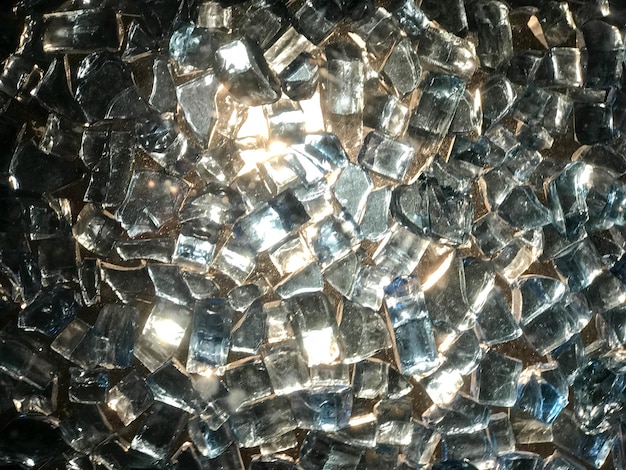 La texture du verre brillant pierres de diamants précieux fragments de strass carré lumière pure