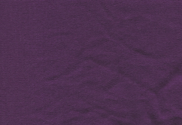 Texture d'écharpe en laine tricotée à la main de couleur violet lilas. Motif d'écharpe en laine de tissu simple violet d'hiver violet.