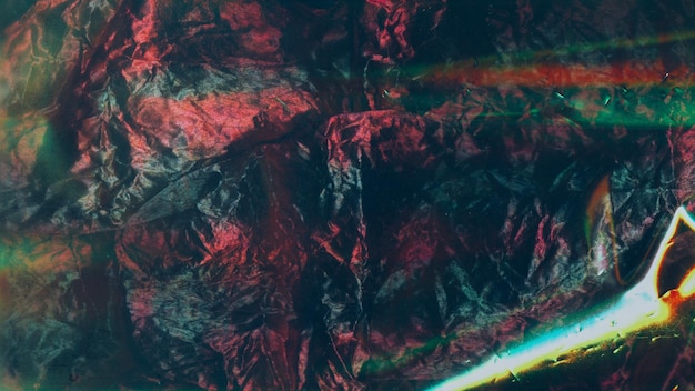 Texture de feuille holographique froissée Fond multicolore de lumière parasite brillante