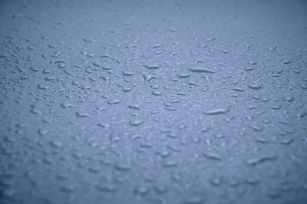 Texture de fond abstrait bleu recouvert de gouttes de pluie par condensation