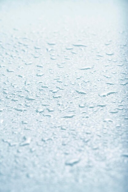 Texture de fond abstraite légère recouverte de gouttes de pluie par condensation