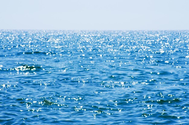 Texture de fond de l'eau de mer bleue