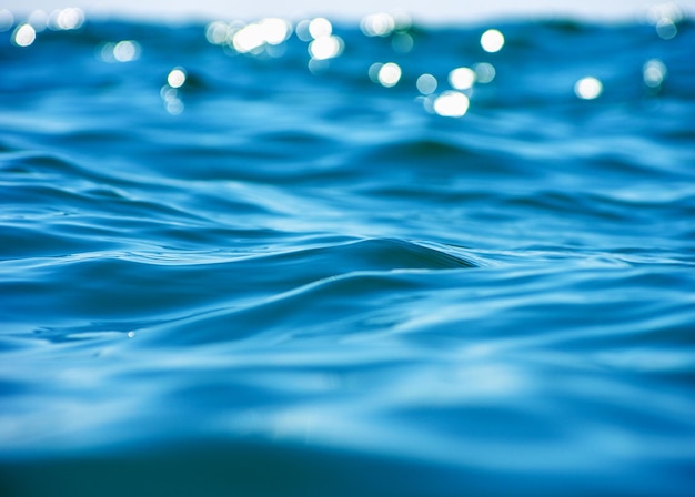 Texture de fond de l'eau de mer bleue