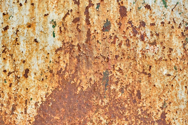 Texture et fond de fer rouillé avec de la peinture blanche.