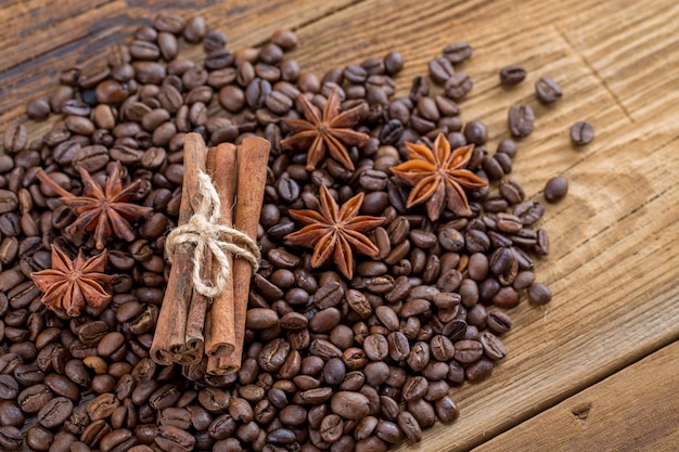 Texture de fond des grains d'étoiles de cannelle et d'anis de café