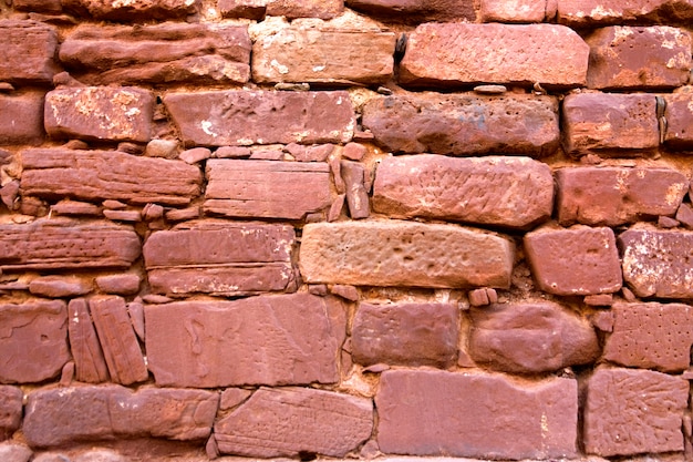 Texture de fond d&#39;un mur de château antique rouge.