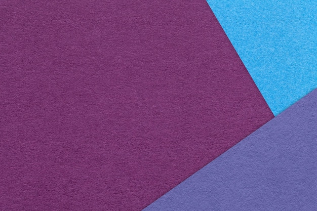 Texture de fond de papier de couleur pourpre artisanal avec bordure bleue et violette Carton de lavande abstrait vintage