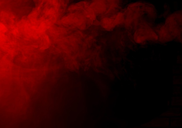 Texture de fumée rouge sur fond noir