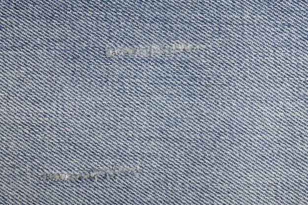 Texture de jeans en denim déchiré bleu.