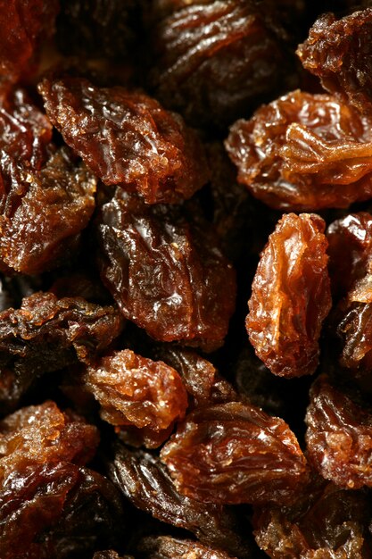 Texture macro de raisins secs dans une culture de près