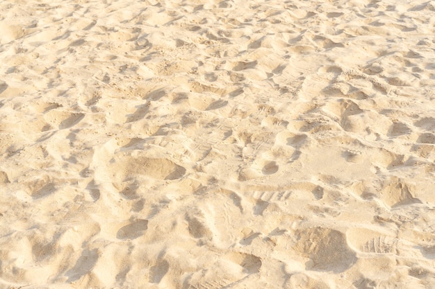 Texture de modèle de sable dans la plage tropicale comme toile de fond. Plage extérieure en été.