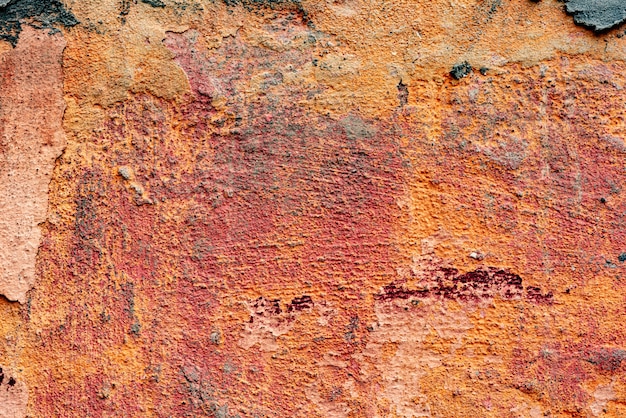 Texture d'un mur de béton avec des fissures et des rayures qui peuvent être utilisées comme arrière-plan