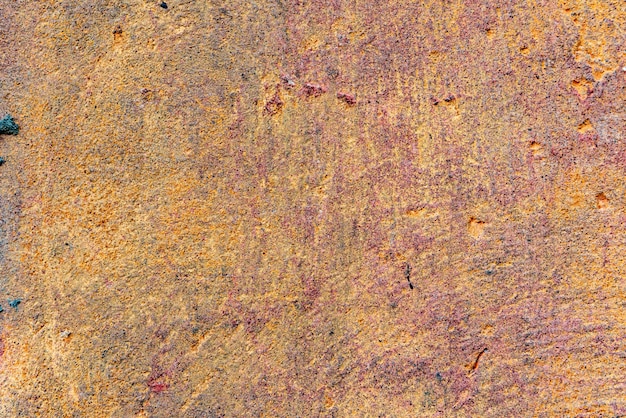 Texture d'un mur de béton avec des fissures et des rayures