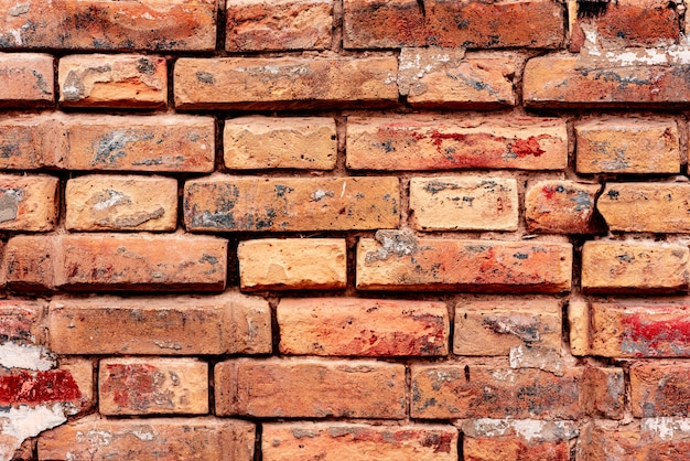 Texture d'un mur de briques avec fond de fissures et rayures