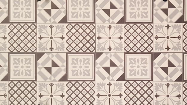 Texture de mur de carreaux azulejos géométriques blancs et bruns