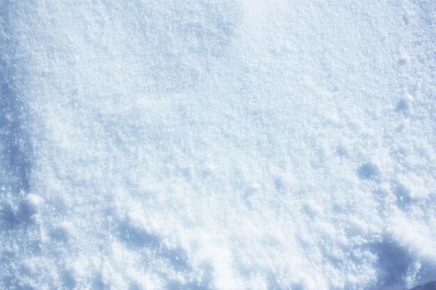 la texture de la neige moelleuse d'hiver avec des morceaux