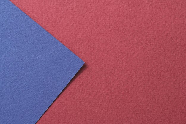 Texture de papier d'arrière-plan en papier kraft rugueux couleurs bleu bordeaux rouge Maquette avec espace de copie pour textxA