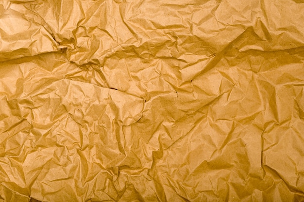 Texture de papier kraft froissé. Fond vintage marron naturel