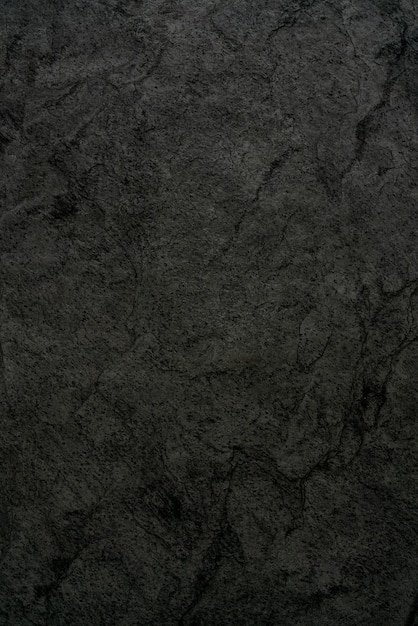 La texture de la pierre brute noire. Abstrait sombre.