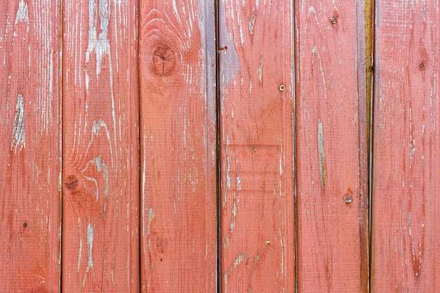 Photo texture de planches de bois peintes en rouge patiné avec éraflures. fond en bois abstrait