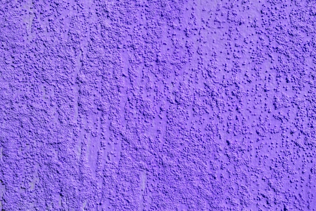 Texture de plâtre violet rugueux. Abstrait architectural.