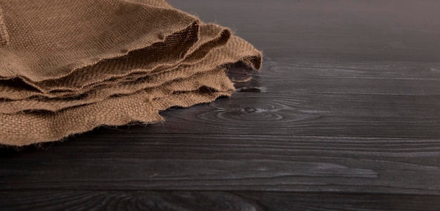 Texture d'un sac sur la surface en bois dark color.wallpaper. espace de copie. espace pour votre texte