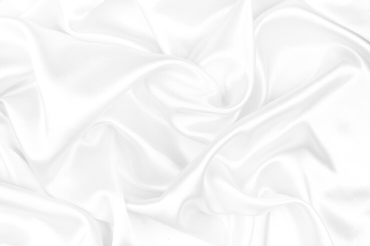 Photo texture de soie blanche satin luxueux pour abstrait. flou artistique