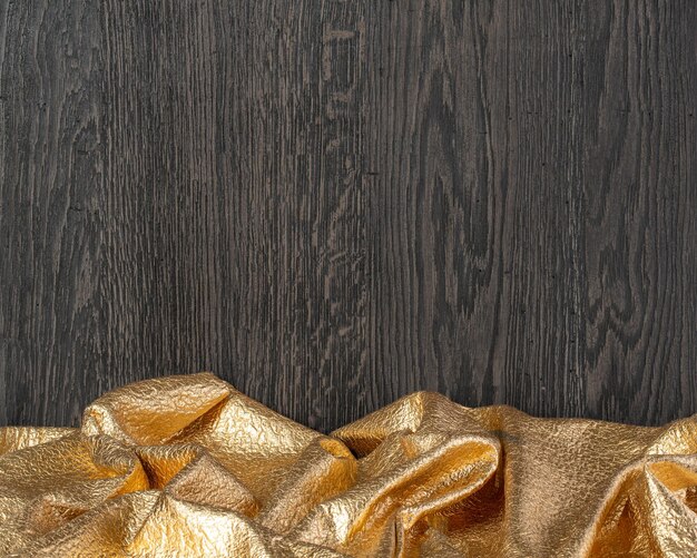 Texture sombre en bois avec textil or