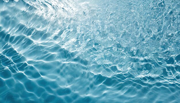 Texture de surface d'eau transparente et claire bleu pastel clair avec des ondulations