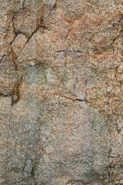 Texture de la surface de la roche en pierre ancienne Pierre brune ou fond de roche Gros plan