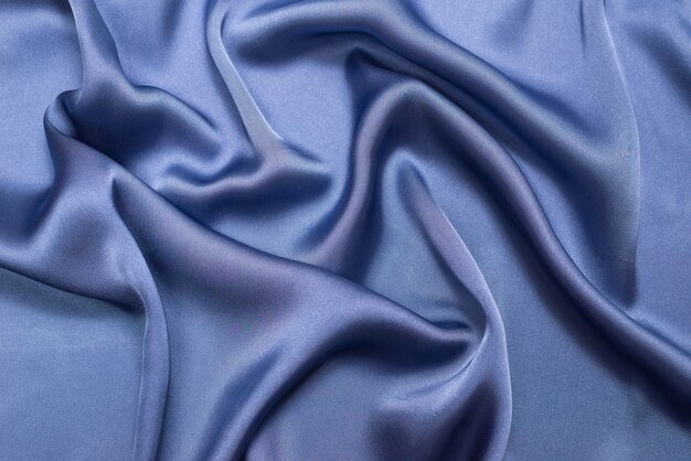 Texture de tissu de luxe en soie bleue ou satin. Vue de dessus.