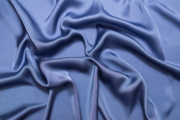 Texture de tissu de luxe en soie bleue ou satin. Vue de dessus.